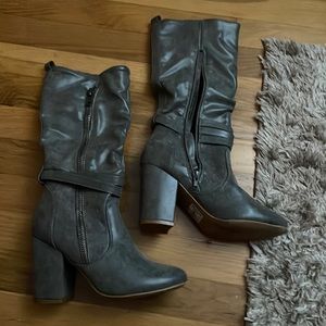 Grey size 7 1/2 women’s boots from Buckle. Like new